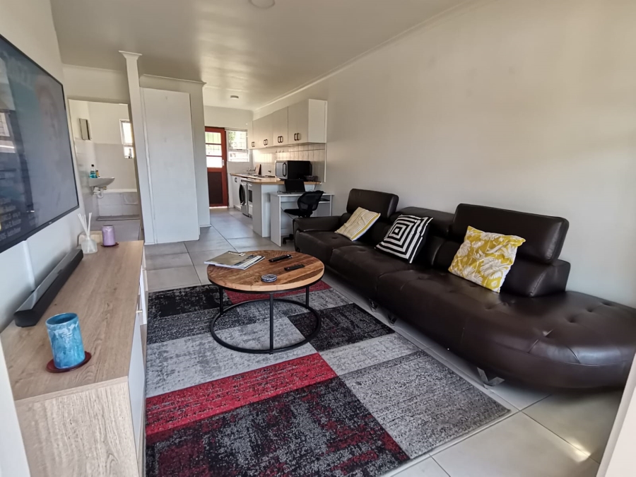 2 Bedroom Property for Sale in Oakglen Western Cape